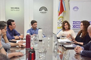 ELLITORAL_191828 |  Gentileza Prensa Presidencia Los concejales valoraron como  positiva  la reunión con la titular de Hacienda, María Belén Etchevarría. Se transparentaron números que venían siendo pedidos desde hace tiempo.