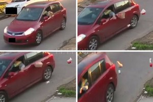 ELLITORAL_218282 |  Periodismo Ciudadano Las imágenes muestran al conductor de un auto que arroja los desperdicios en plena calle.