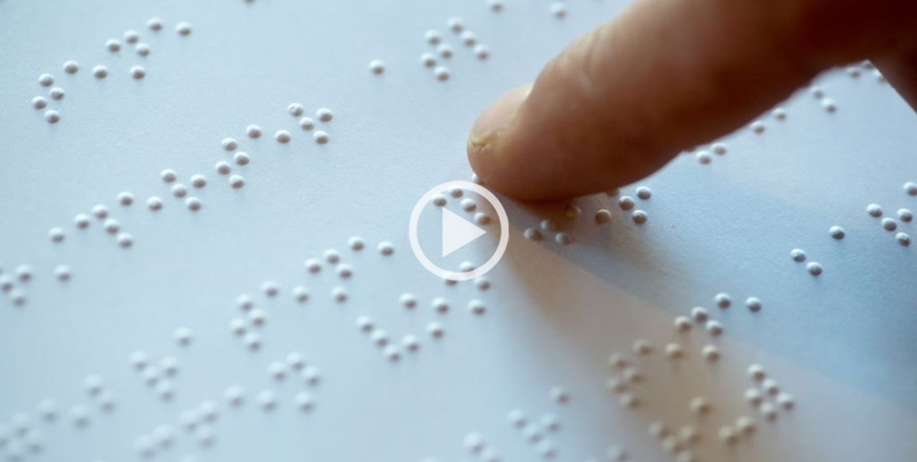 Es santafesino y traduce partituras al sistema Braille para el país y el mundo