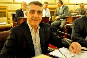 Archivo El Litoral El jefe del bloque de los senadores del PJ, Armando Traferri, busca mejorar el alcance de la Ley 12.841.