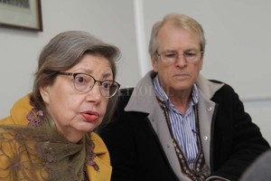 ELLITORAL_218662 |  Mauricio Garín La pianista Nidia Koppisch, representante en la Argentina del CEP, junto a su esposo el tenor y pianista Omar Fontana, organizadores de la propuesta.