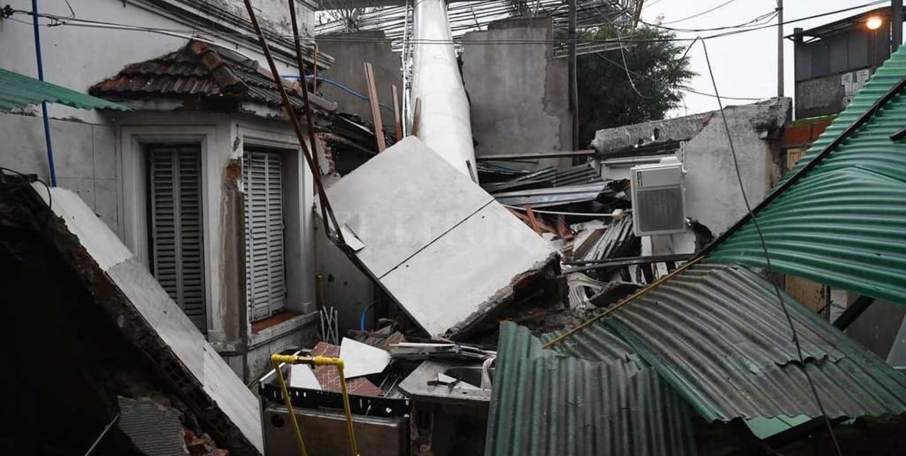Buenos Aires: dos muertos, destrozos, cortes de luz y anegamientos por el temporal