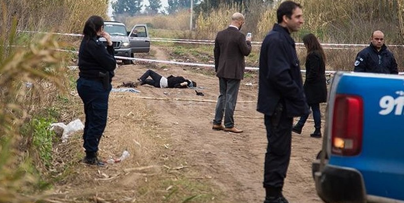 Asesinan a una travesti de cinco balazos en un camino rural de Pérez