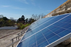 UTN Apuesta. En el techo de la UTN, donde se realizó la presentación de la propuesta, se instalaron los paneles fotovoltaicos, que generan energía desde marzo de 2017.