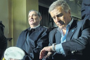 Internet El ministro de Defensa, Oscar Aguad y el almirante Marcelo Srur.