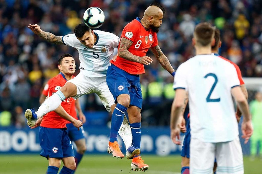 ELLITORAL_253450 |  Lucas Williams Leandro Paredes, una gratísima revelación, un  león  en el medio adaptándose a una función defensiva que no va demasiado con sus características de juego.