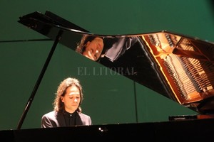 Mauricio Garin El pianista de proyección internacional agregó bises al programa para ofrecer casi dos horas y media de concierto.
