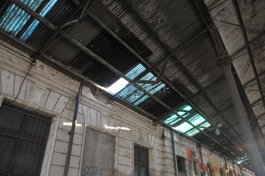 ELLITORAL_208039 |  Luis Cetraro También es evidente el mal estado de los techos y de la infraestructura en general del predio.