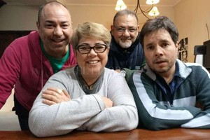 Gentileza producción Los actores de la puesta (Mariela Cerruto, Claudio Casco y Daniel Quiñonez) junto al director, Gustavo Lauto.