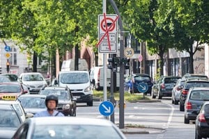 DPA Los carteles indicadores prohiben la circulación de vehículos que no se ajusten a las normas Euro 6.