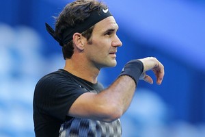 ELLITORAL_203218 |  Will Russell PERTH, AUSTRALIA - DECEMBER 29:  Roger Federer of Switzerland looks on during a practice session against Thanasi Kokkinakis of Australia, ahead of the 2018 Hopman Cup at Perth Arena on December 29, 2017 in Perth, Australia.  (Photo by Will Russell/Getty Images)