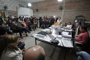 Pablo Aguirre El encuentro se realizó en la sede de la vecinal, Marcial Candioti al 2900. Una buena cantidad de vecinos se acercó a escuchar y participar.