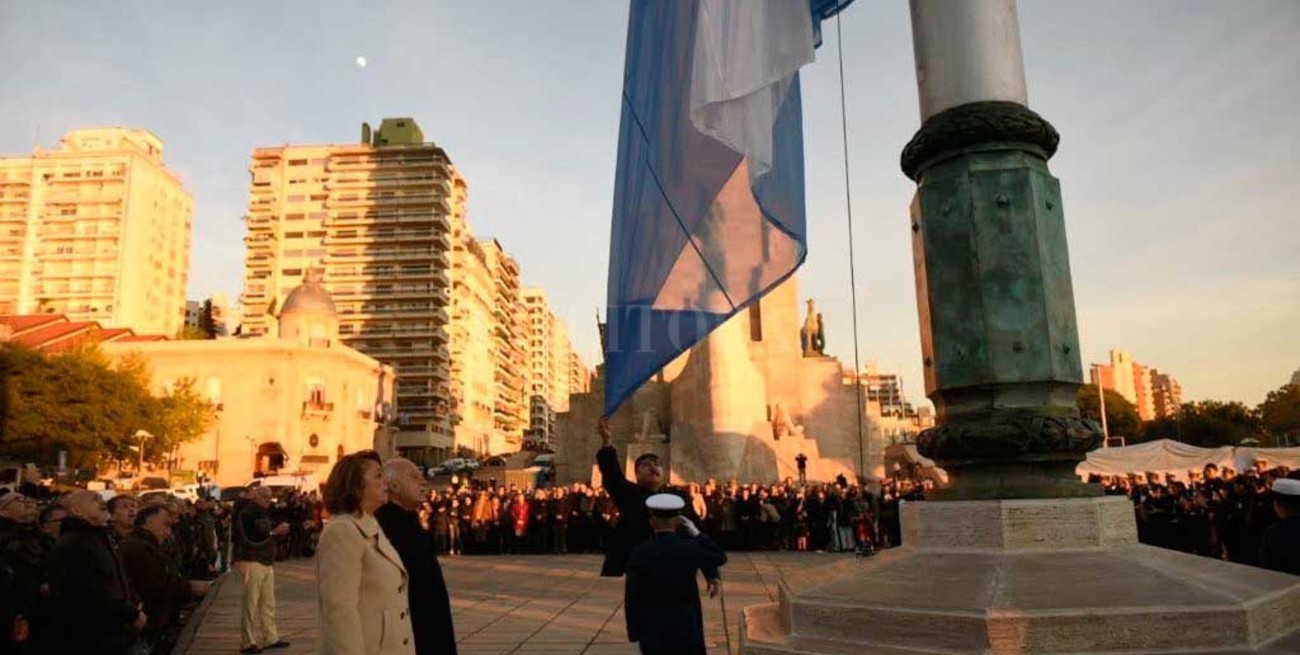 Breve acto por el Día de la Bandera en Rosario