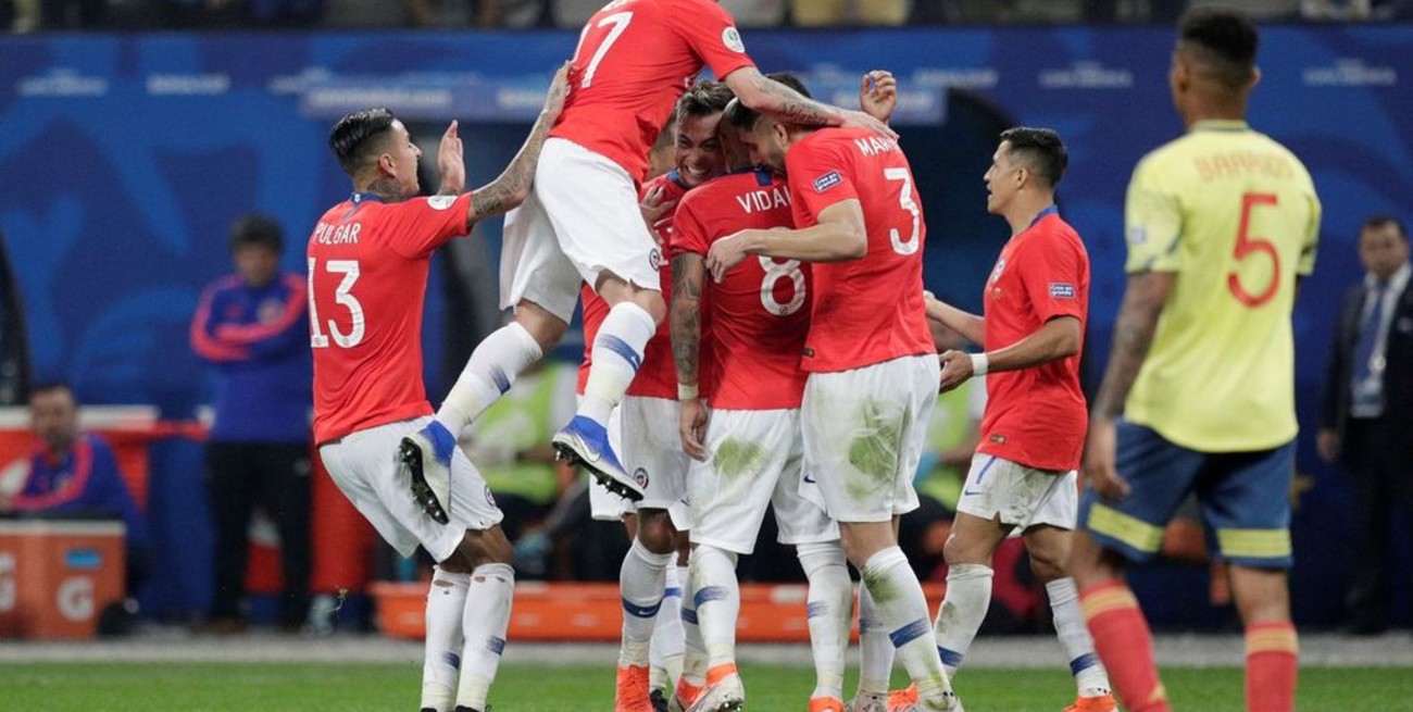 Chile superó a Colombia en los penales y es semifinalista