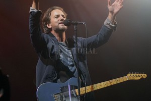 Télam Eddie Vedder, vocalista de Pearl Jam, durante su última actuación en el país, el 7 de noviembre de 2015.