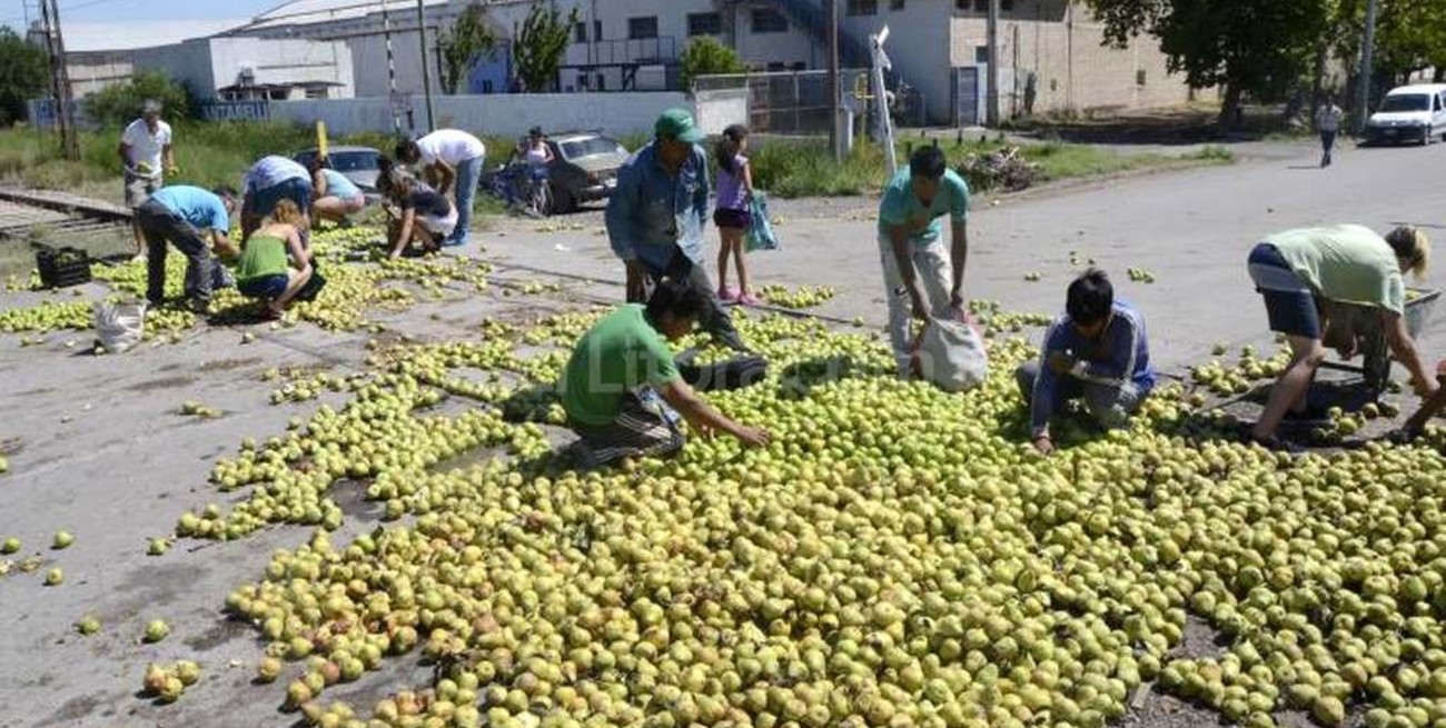 Productores de peras y manzanas regalarán frutas en Plaza de Mayo