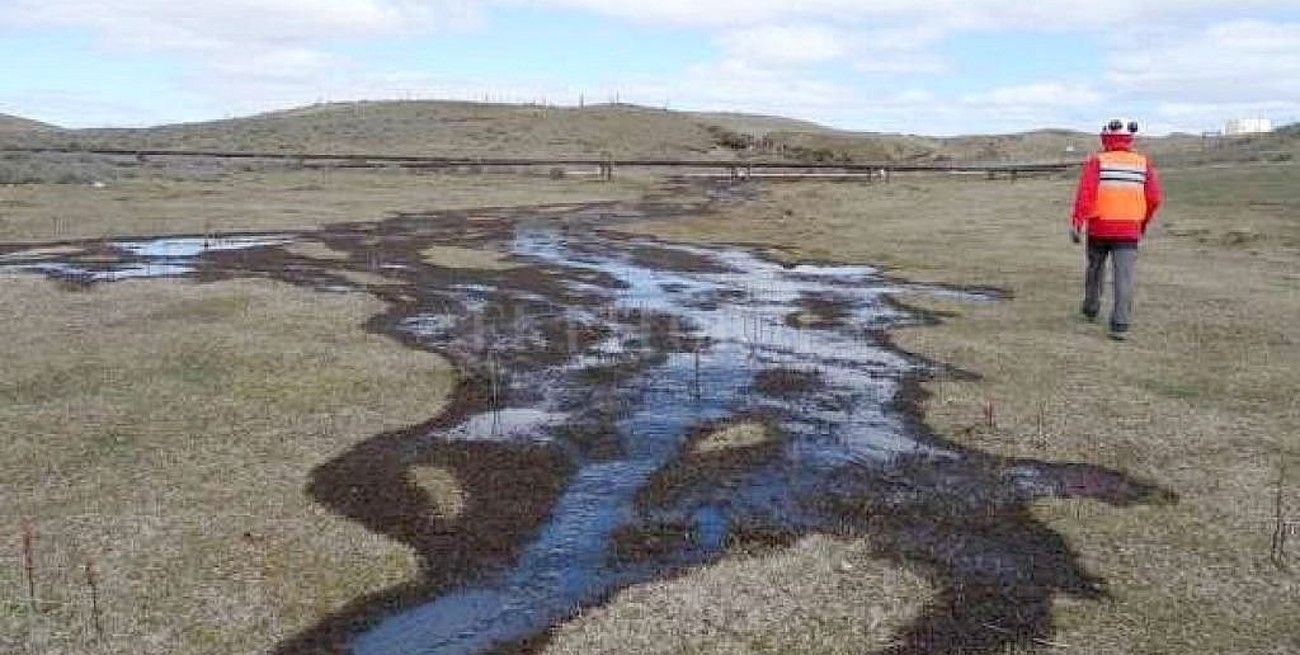 YPF derramó 720 mil litros de petróleo en una planta en Chile