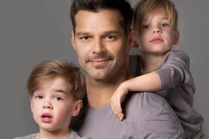 Internet Ricky Martin junto a sus hijos.