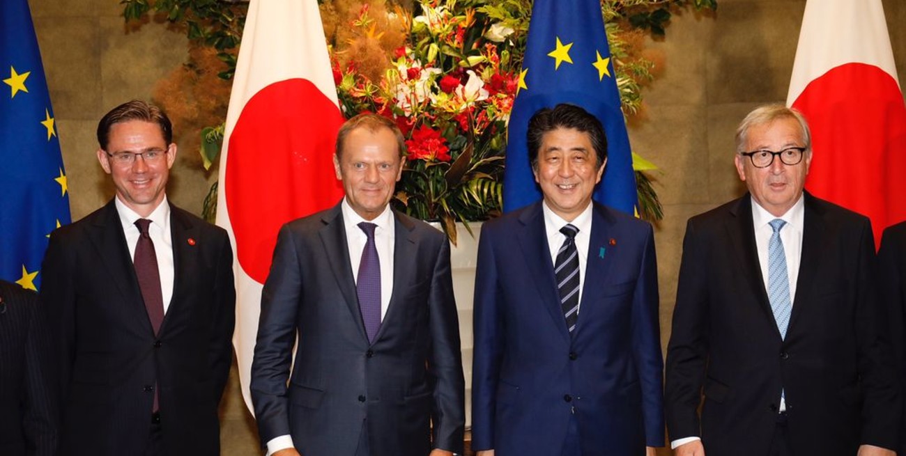 La Unión Europea firma con Japón su mayor acuerdo de libre comercio 