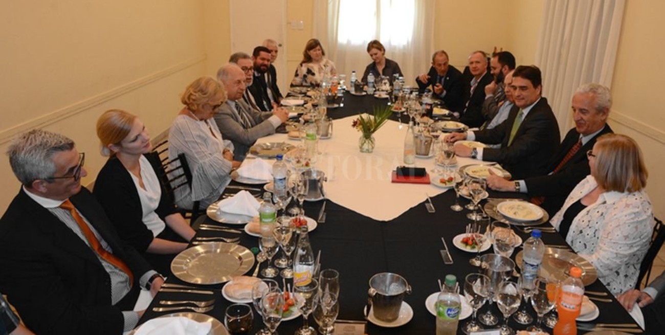 Se realizó un almuerzo en ADE con el embajador suizo