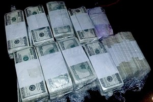 Archivo El Litoral Los dólares que López tiró al convento.