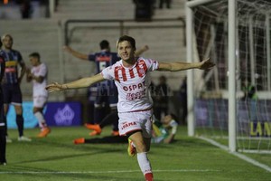 ELLITORAL_211792 |  Pablo Aguirre Franco Soldano y su último grito de gol, para los 32avos. de final ante Juventud Unida en la cancha de Patronato.