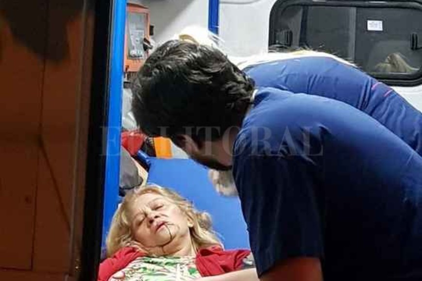 ELLITORAL_205818 |  Periodismo Ciudadano Tras 40 minutos de espera, finalmente la víctima fue asistida a bordo de una ambulancia.