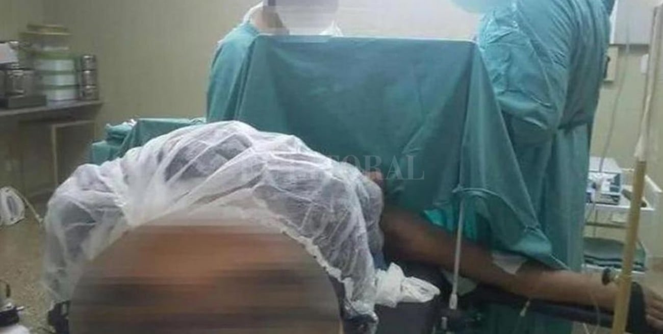 Tucumán: se tomaba selfies con pacientes desnudos anestesiados