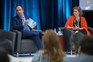 Gentileza Prensa Municipalidad Bajo el título Ciudades competitivas y Cambio Climático , el intendente José Corral abordó las oportunidades de inversiones que emergen a medida que las ciudades actúan frente a los desafíos ambientales.