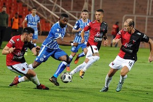 ELLITORAL_207519 |  Télam. Mendoza: Godoy Cruz supera 1 a 0 a Colón, en un encuentro válido por la 21er. fecha de la Superliga.
Foto: Alfredo Ponce/Télam/AMB
02/04/2018