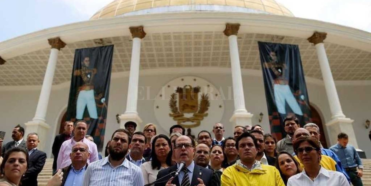 La oposición de Venezuela habla de un "golpe de Estado"