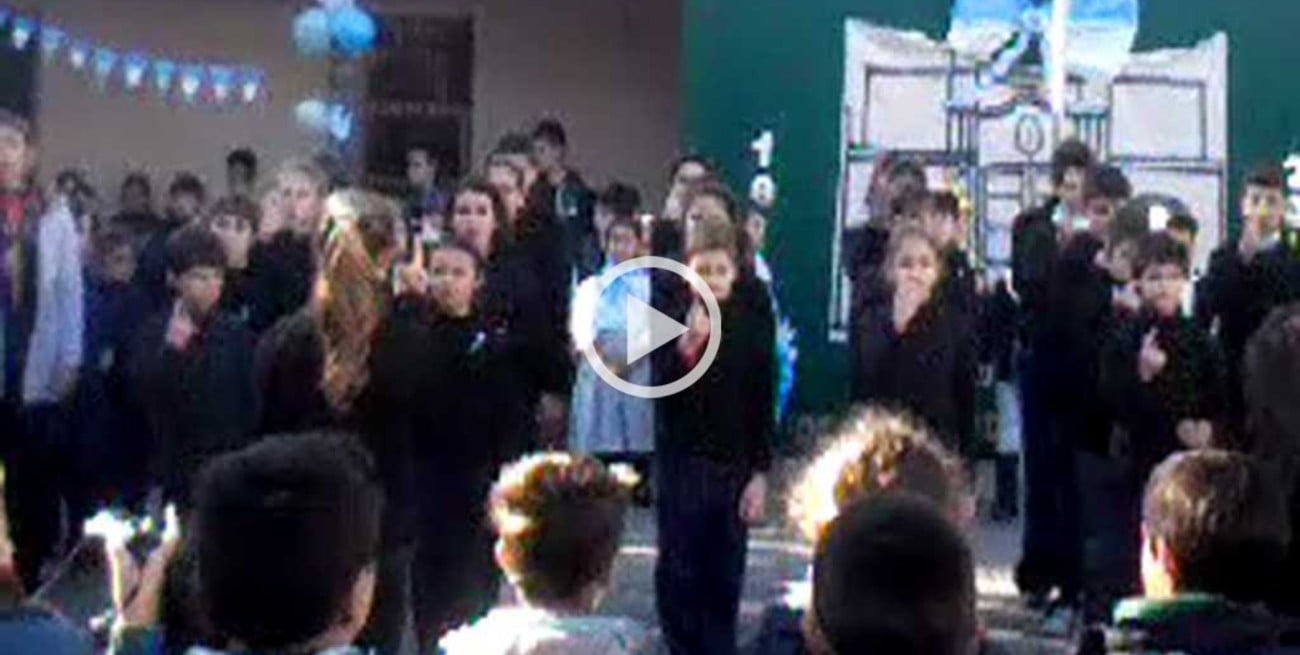 Video: alumnos santafesinos interpretaron el himno con lenguaje de señas