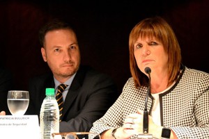 ELLITORAL_210711 |  Archivo Lisandro Enrico Y Patricia Bullrich participaron del primer Encuentro Nacional por la Desfederilización de los Delitos de Narcomenudeo. El senador santafesino es un impulsor de la medida en la provincia. La ministra está también a favor.