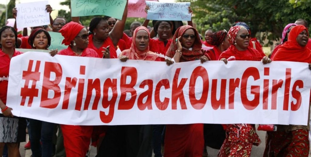 Liberan a 76 de las 110 de niñas secuestradas hace un mes por Boko Haram
