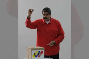 ELLITORAL_186292 |  Twitter: @PresidencialVen El mandatario venezolano fue a votar pasadas las 6 de la mañana.