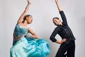 Gentileza producción Los bailarines chilenos Valentina Delano y Víctor Caneo, figuras en Estados Unidos y Europa serán los protagonistas de la gala central.