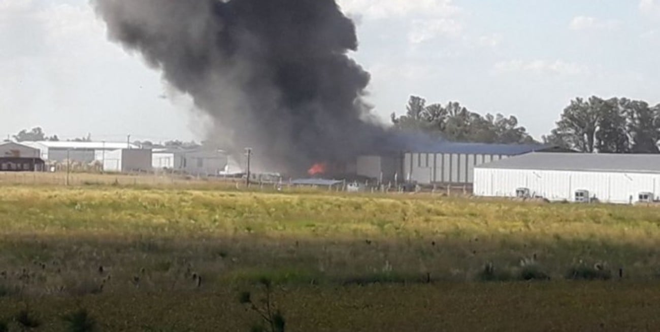 Venado Tuerto: importante incendio en una fábrica del Parque Industrial