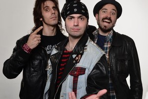 Gentileza Producción Charly Czech (guitarra y coros), Leandro Paira (bajo y voz) y Nacho Ducca (batería y coros) vuelven a su ciudad natal recargados.