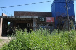 ELLITORAL_143757 |  Guillermo Di Salvatore Cerrado. El centro de salud de Las Lomas permaneció con sus puertas con candado. El servicio médico se retoma este miércoles.