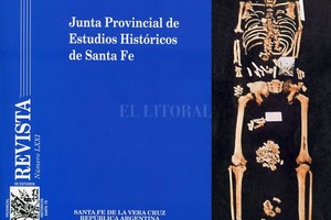 Archivo El Litoral La tapa de la publicación y una foto del esqueleto del supuesto Juan Bautista Bustos.