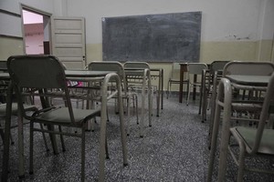 Flavio Raina. La escuela primaria N° 984 fue escenario del acto nacional que marcó el inicio del ciclo lectivo.Las aulas vacías fueron la postal más repetida en establecimientos públicos.