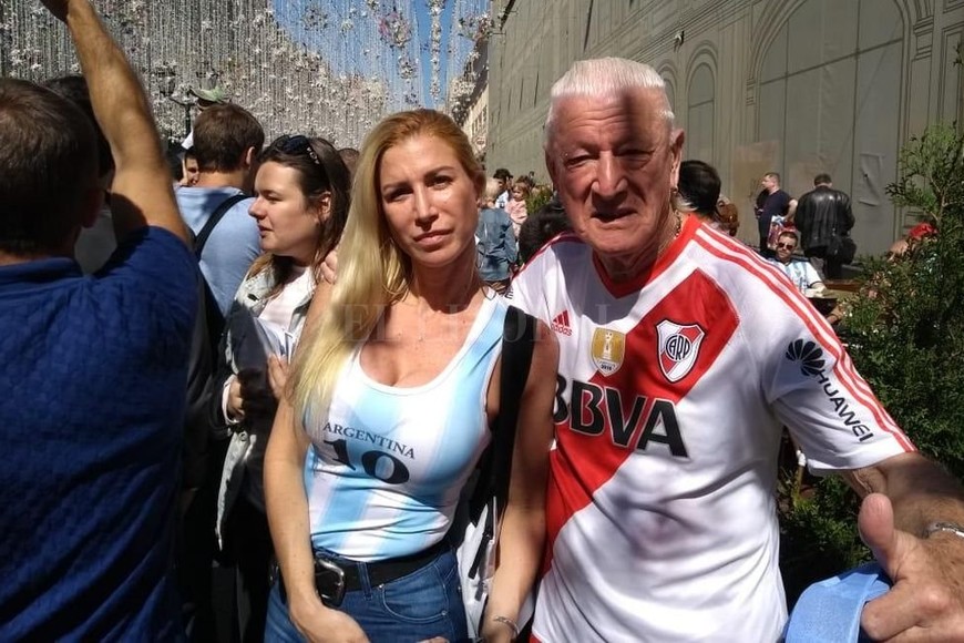 ELLITORAL_214270 |  El Litoral Walter, el hombre de los 12 mundiales, junto a su hija.