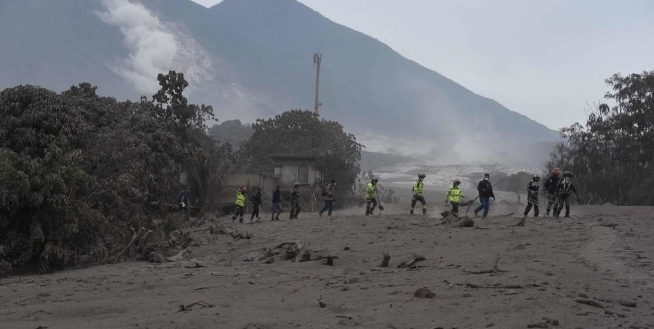 Guatemala: suspenden rescate tras erupción 