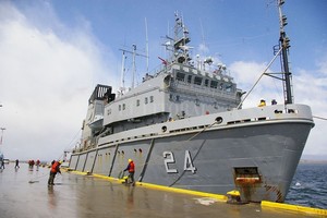 Archivo Buque ARA Islas Malvinas, uno de los cinco que participa de la búsqueda del submarino.