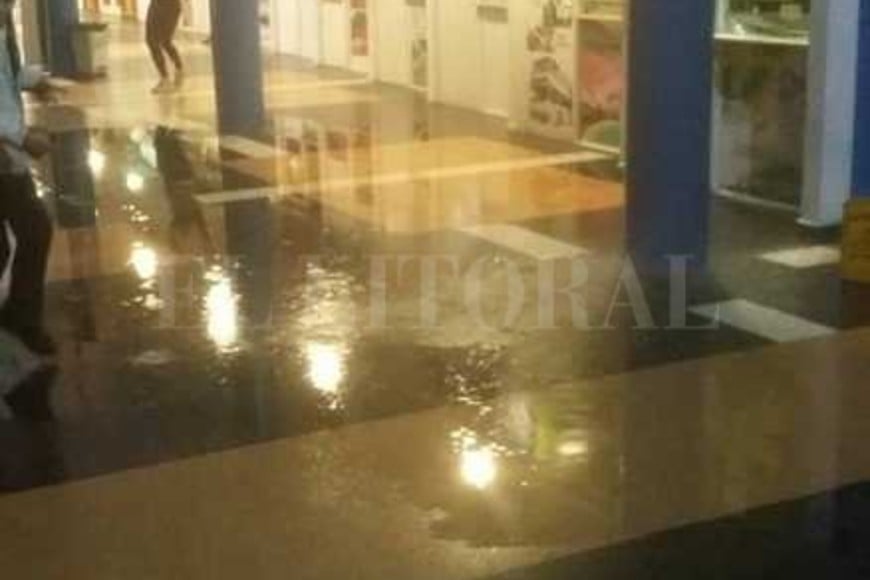 ELLITORAL_191694 |  Captura de Facebook La abundante cantidad de agua caída afectó la Terminal de Colectivos de Rafaela