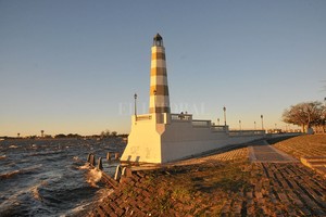 Flavio Raina Un sector, con riesgo de erosión. El faro es Un punto hídrico importante, ya que es el lugar en el que se angosta la laguna y el agua corre con fuerza.
