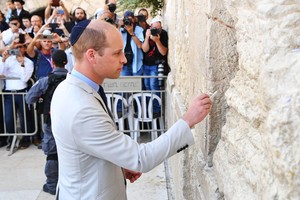 ELLITORAL_215437 |  dpa El príncipe Guillermo, duque de Cambridge, el 28/06/2018 durante una visita al Muro de las Lamentaciones en Jerusalén, Israel. El príncipe se encuentra en una visita de 5 días a Oriente Medio.