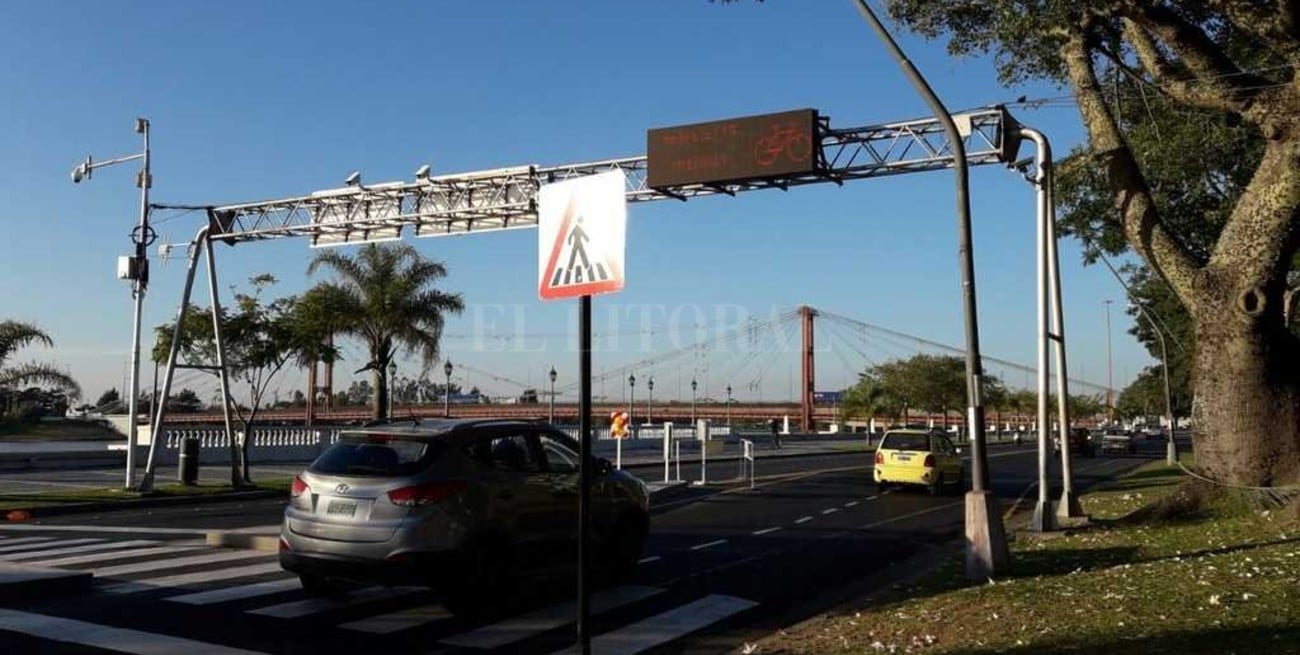 Ya funciona el cartel LED con información de tránsito en la Costanera 
