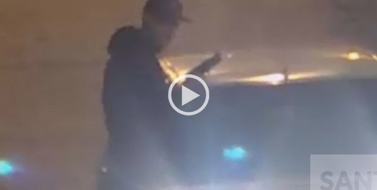 Video: detenidos por pasearse con réplicas de pistolas 9mm