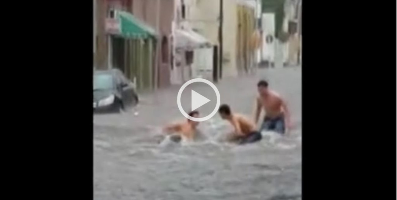Córdoba: lluvias, granizo y gente nadando en la calle
